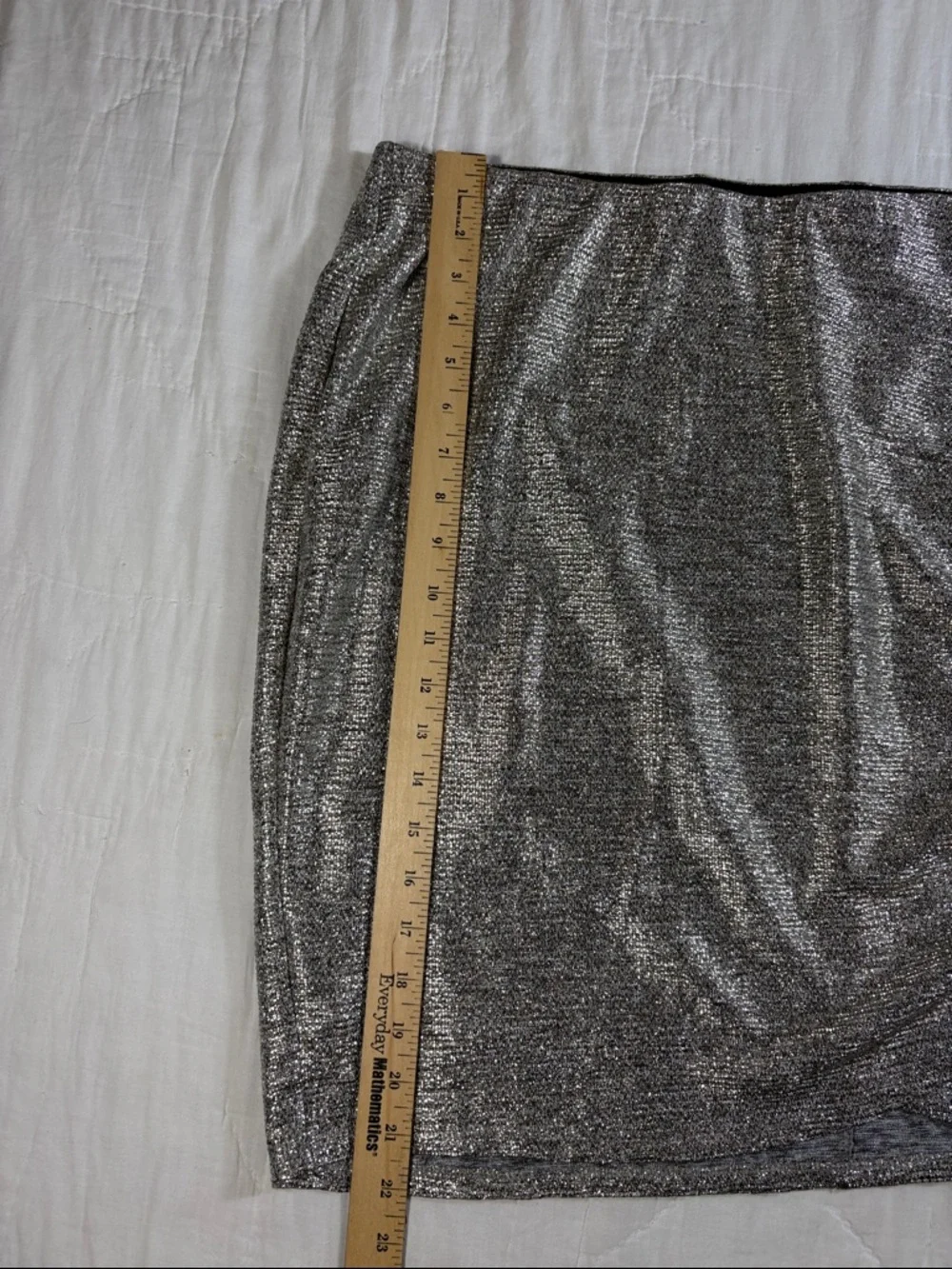 Torrid Silver Metallic Mini Foil Knit Tulip Skirt Plus Size 3 3X 22-24 New - Picture 5 of 10